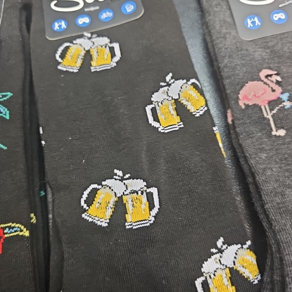 NWT 4 Pairs Men's Into Crew Novelty Socks Beer Pink Flamingos Paradise +++ - Picture 6 of 9